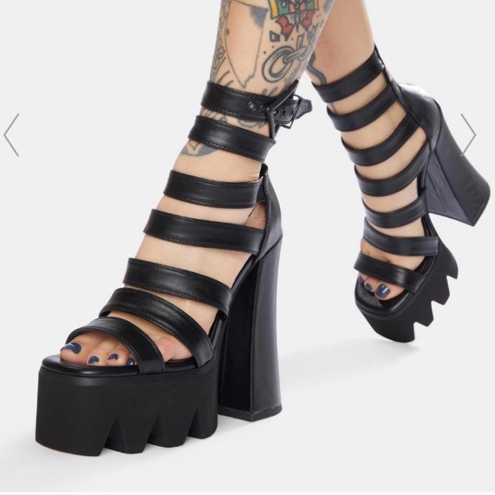 La moda Back off Chunky platform heels in black leather